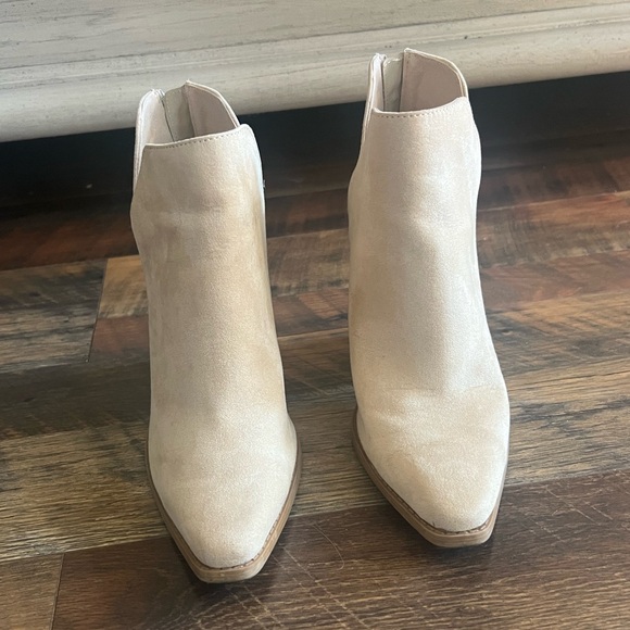 Qupid Tortilla Beige Suede Ankle Boots (like new!) - Picture 8 of 12